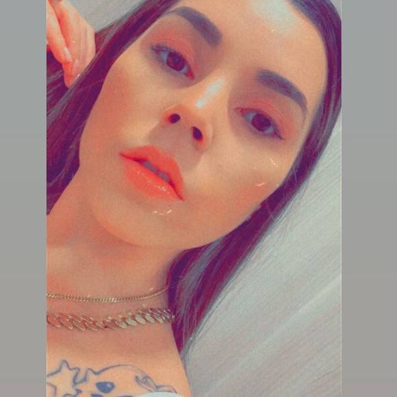 Profile Picture of Chesca Chesca (@chescachesca) on Poshmark