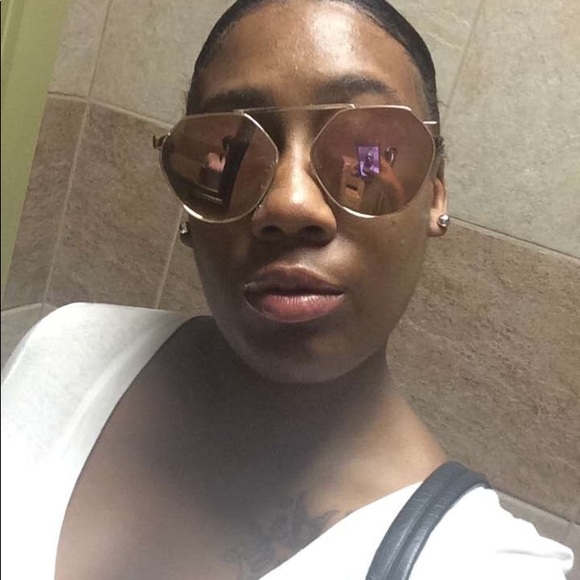 Profile Picture of Severa Coates (@severacoates) on Poshmark