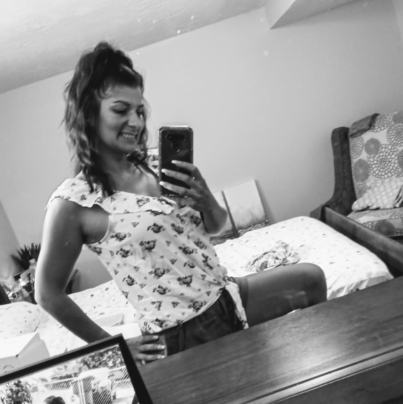 Profile Picture of Ashley brian Blackburn (@adean123) on Poshmark