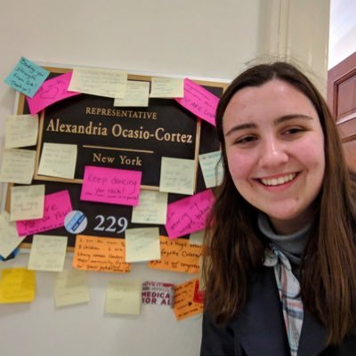 Profile Picture of Anna Champ (@champanzeee) on Twitter
