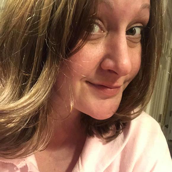 Profile Picture of Jen Melinski (@jmelinski) on Poshmark