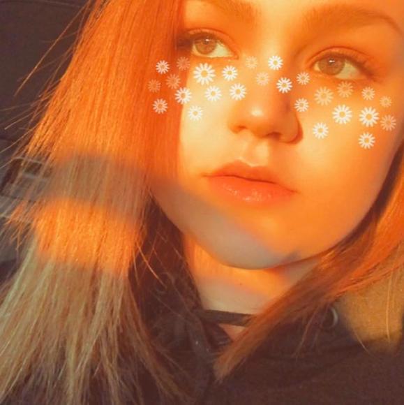 Profile Picture of Rebecca Karcz (@rebeccakarcz) on Poshmark