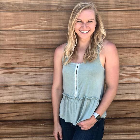 Profile Picture of Nicole Schwery (@nschwer) on Poshmark