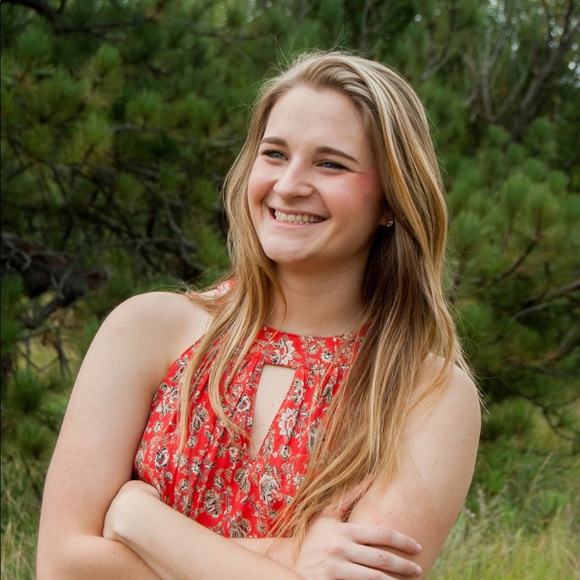 Profile Picture of Chloe Clay (@chloclay11) on Poshmark