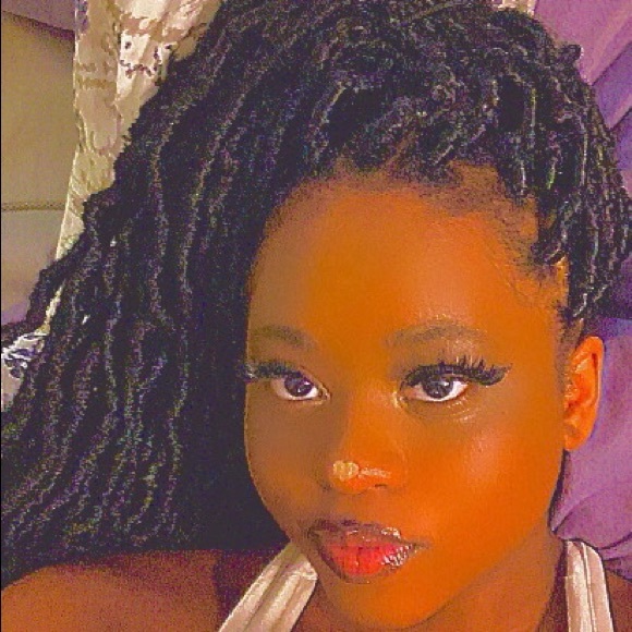 Profile Picture of Micah Porter (@isomerch) on Poshmark