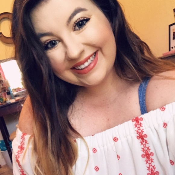 Profile Picture of Camryn Lawhorne (@camrynel) on Poshmark