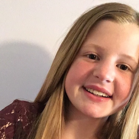 Profile Picture of Hannah Neddermeyer (@hneddermeyer) on Poshmark