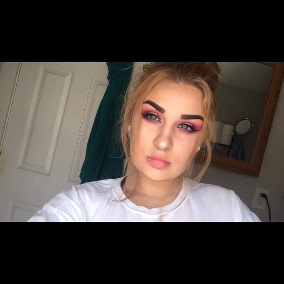 Profile Picture of Brittany Rector (@brittrector7) on Poshmark