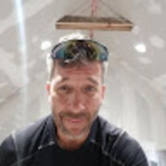 Profile Picture of Robert Beresh (@vze4kssj) on Poshmark