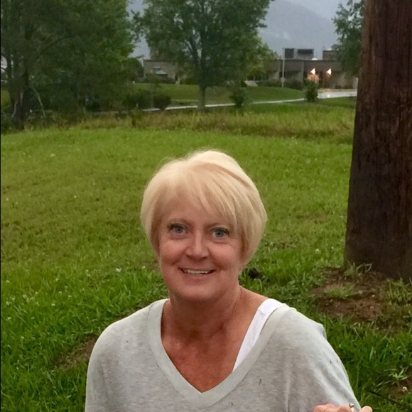 Profile Picture of Ann Craighead (@cortis1234) on Poshmark