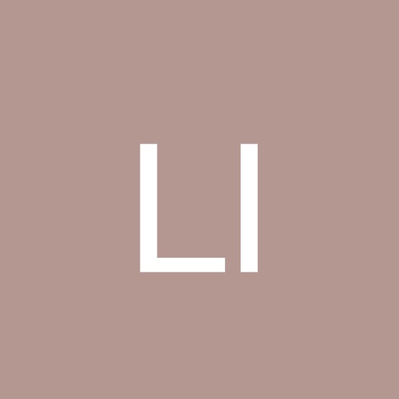 Profile Picture of Laura Ipek (@lipek) on Poshmark