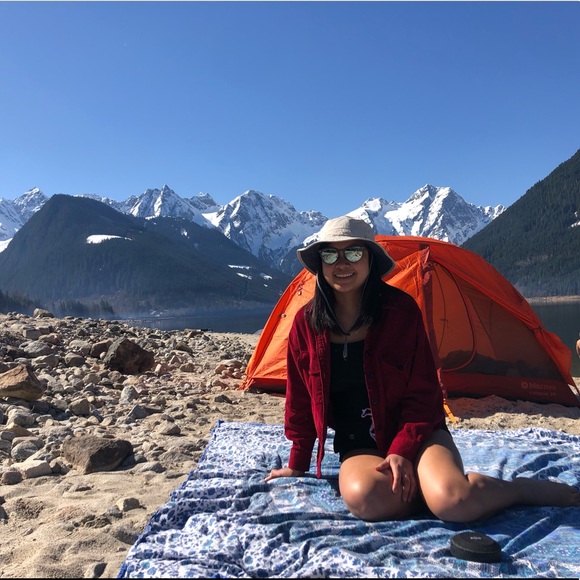 Profile Picture of Stephanie Woo (@swoo16) on Poshmark