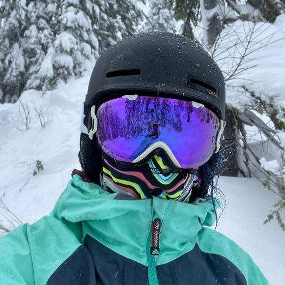 Profile Picture of Emily Uslan (@dilemily) on Poshmark