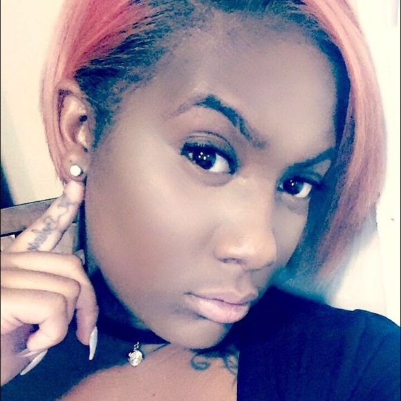 Profile Picture of Shinad Basden (@nayyy_3) on Poshmark
