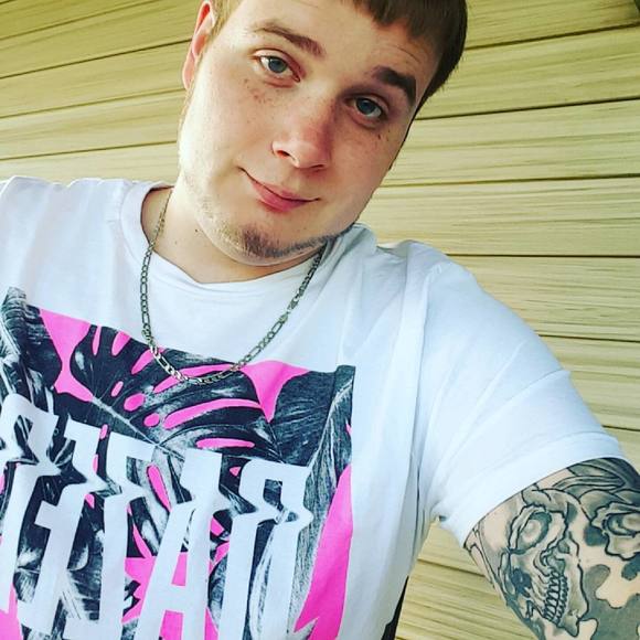 Profile Picture of Tj Tuey (@tjtuey) on Poshmark