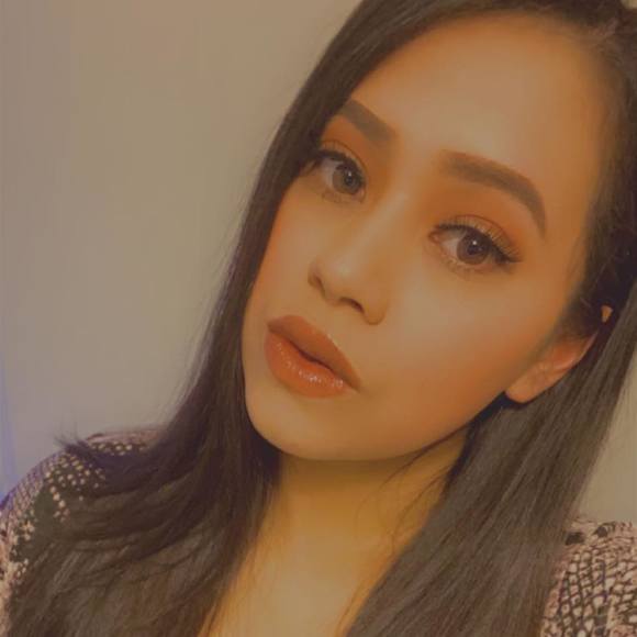 Profile Picture of Arely Sanchez (@arely_sanchez) on Poshmark