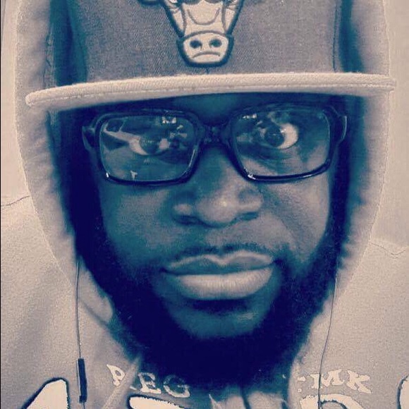 Profile Picture of Jason Abbott (@jayhood80) on Poshmark