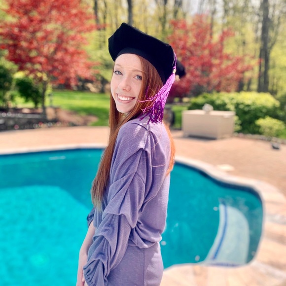 Profile Picture of Julie Gearty (@geartyjulie) on Poshmark