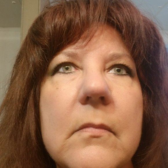 Profile Picture of Isabel Ugo (@ugohi2424) on Poshmark