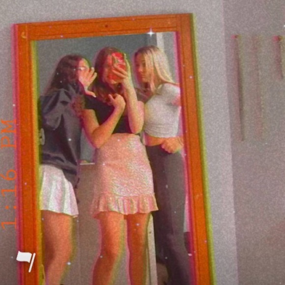 Profile Picture of Mia🇨🇦 Reitenbach (@miareitenbach) on Poshmark