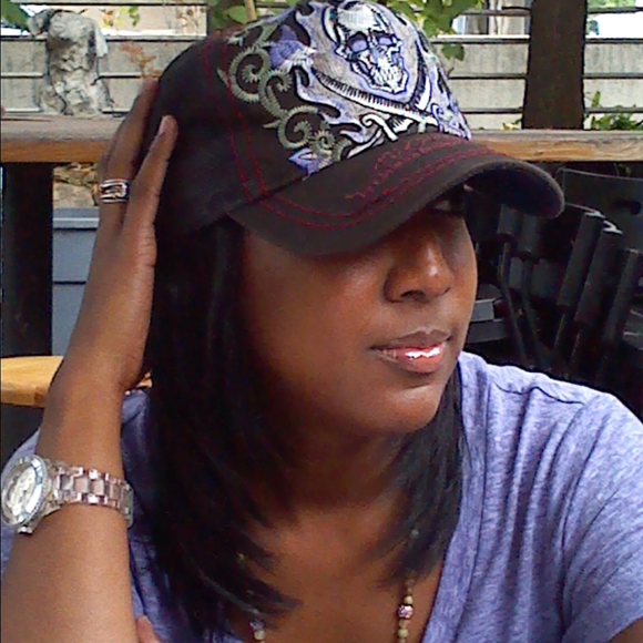 Profile Picture of Angela Alexander (@alyaly72) on Poshmark