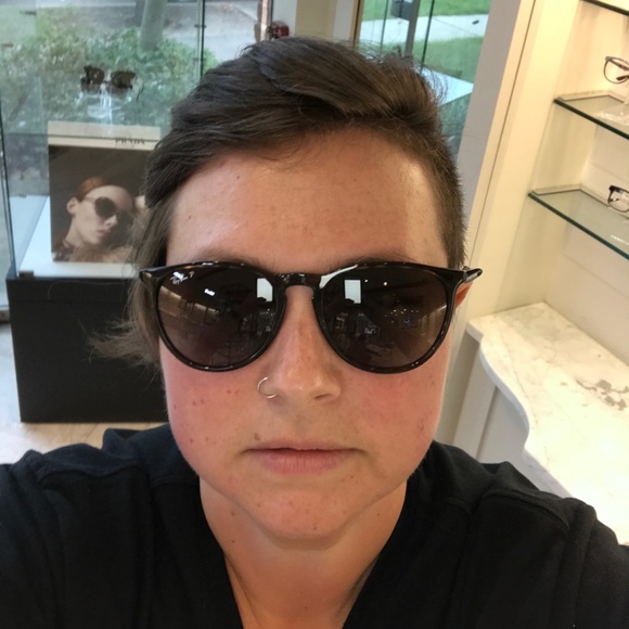 Profile Picture of Rachel Perlstein (@rach5105) on Poshmark