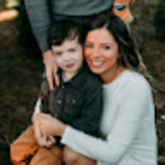 Profile Picture of Veronica Coursolle (@coursollev) on Poshmark