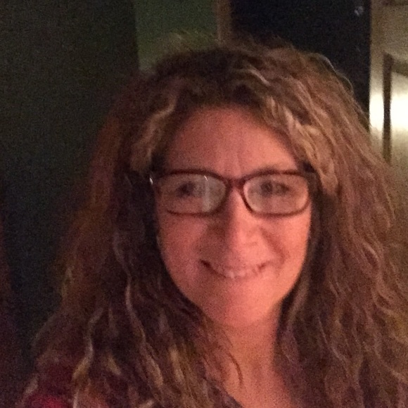 Profile Picture of Wendy Bambeck (@wendy49) on Poshmark