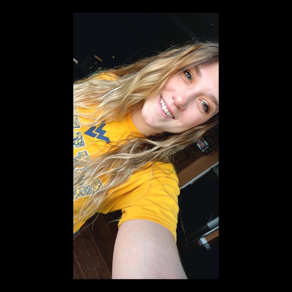 Profile Picture of Danielle Crider (@daniellecrid879) on Poshmark