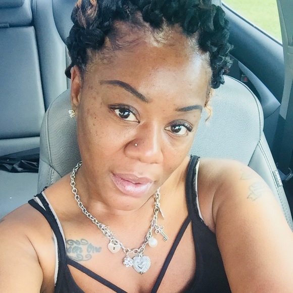 Profile Picture of Rennisha Spikner (@rspikner84) on Poshmark