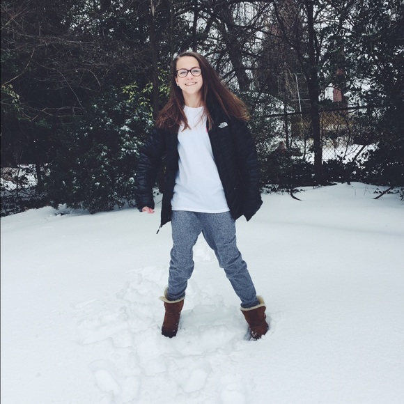 Profile Picture of Campbell Colimore (@campbellcoli) on Poshmark
