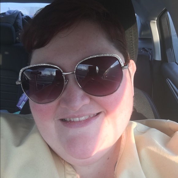 Profile Picture of Amanda Collyns (@amandaashlynn) on Poshmark