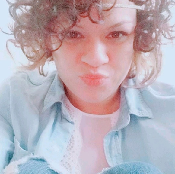 Profile Picture of Jennifer Scharber (@jenns83) on Poshmark