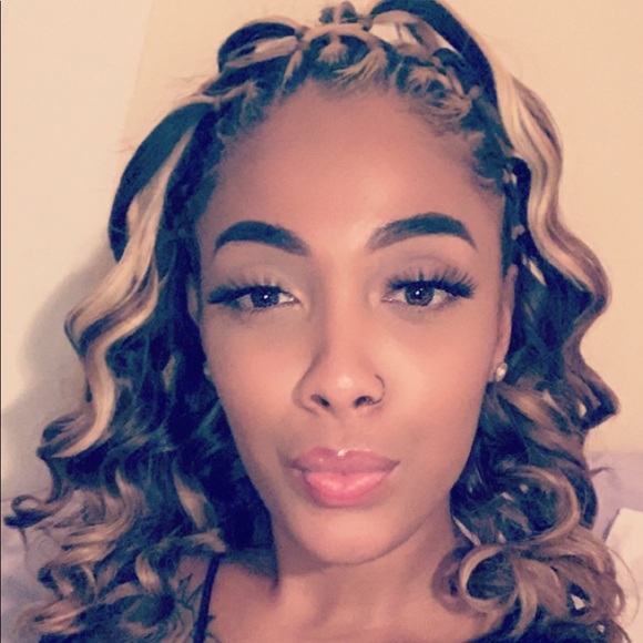 Profile Picture of Crystal Portorreal (@cportorreal) on Poshmark