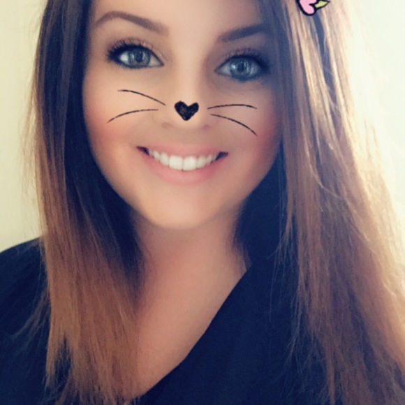Profile Picture of Melissa Steffens (@malysuhh_marie) on Poshmark