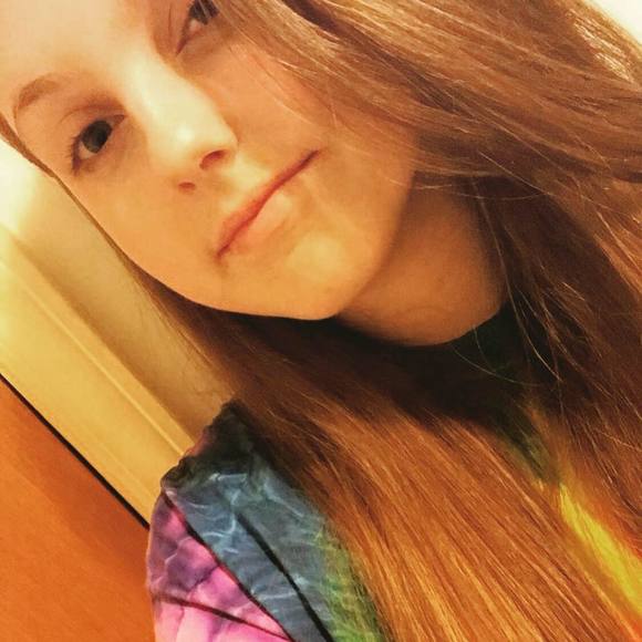 Profile Picture of Karli Drye (@karlidrye) on Poshmark