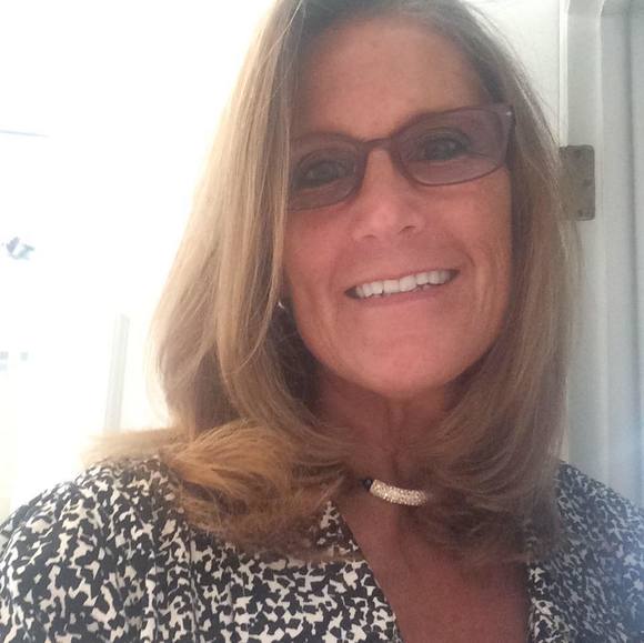 Profile Picture of Janelle Dalstra (@janiepanie) on Poshmark