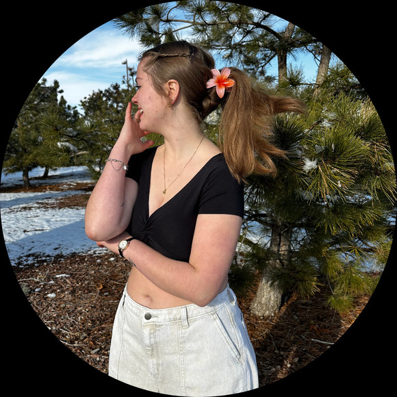 Profile Picture of Makena Matlock (@makena_matlock) on Poshmark