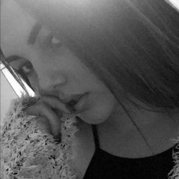 Profile Picture of Joanna Hagenbuch (@trendycloset98) on Poshmark