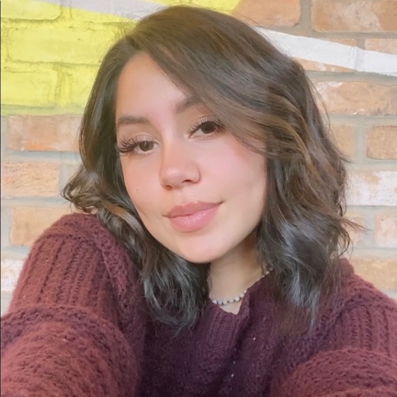 Profile Picture of Daniella Tschirhart (@daniiella_17) on Poshmark