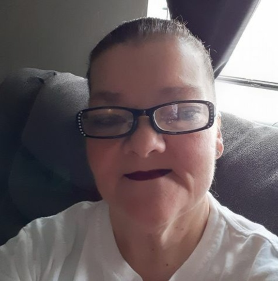 Profile Picture of Lora Gilling (@gillinglora) on Poshmark