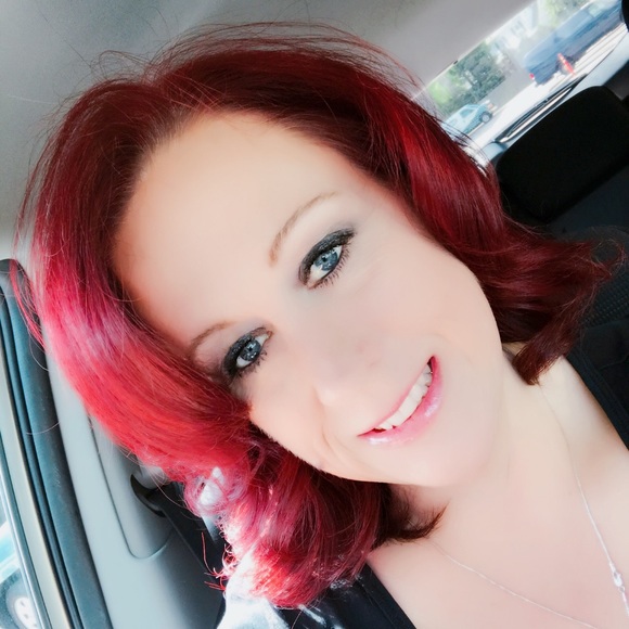 Profile Picture of Jen Rodriques (@rumfordjen) on Poshmark