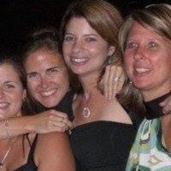 Profile Picture of Caryn Kesser (@norfolkmomof3) on Poshmark