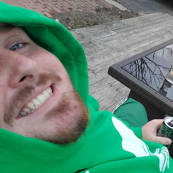 Profile Picture of Michael Mahoney (@michaelmahon823) on Poshmark