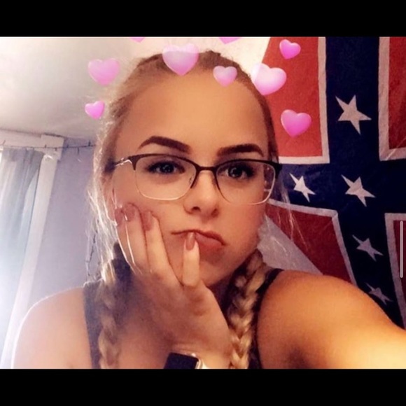 Profile Picture of Mackenzie Bean (@21mabean) on Poshmark