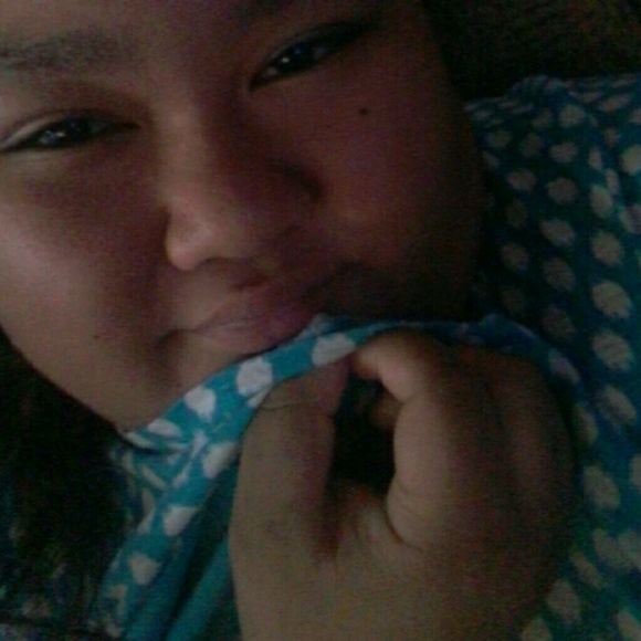 Profile Picture of Mahea Umayas-martin (@maheabruh) on Poshmark