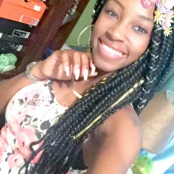 Profile Picture of Vernesha Fields (@laalaaraveon) on Poshmark