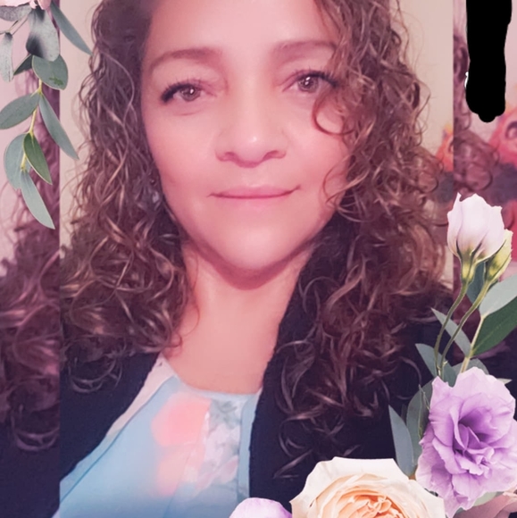 Profile Picture of Dabeyba Ceh (@dabeyba54) on Poshmark