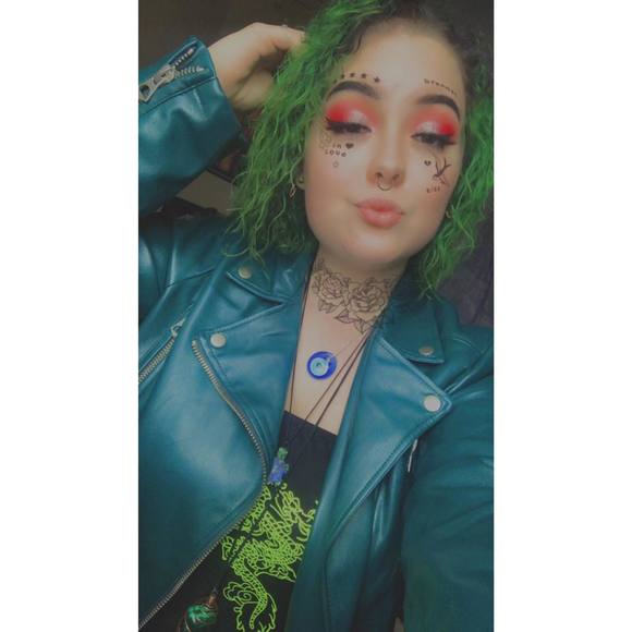 Profile Picture of Shelby Ames (@slaronfeldt1929) on Poshmark