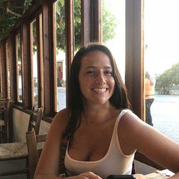 Profile Picture of Lara Shaw (@flyingbear57) on Poshmark